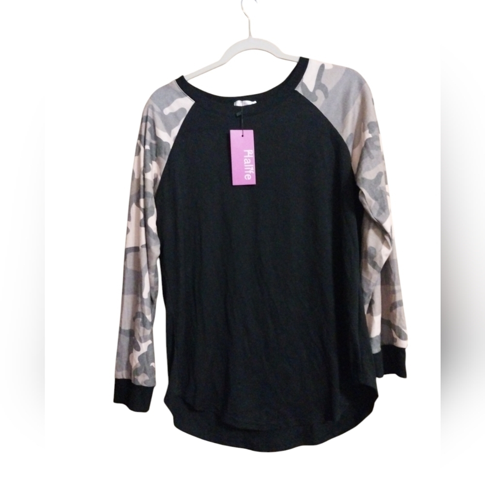 NWT women's shirt camo Halife size large